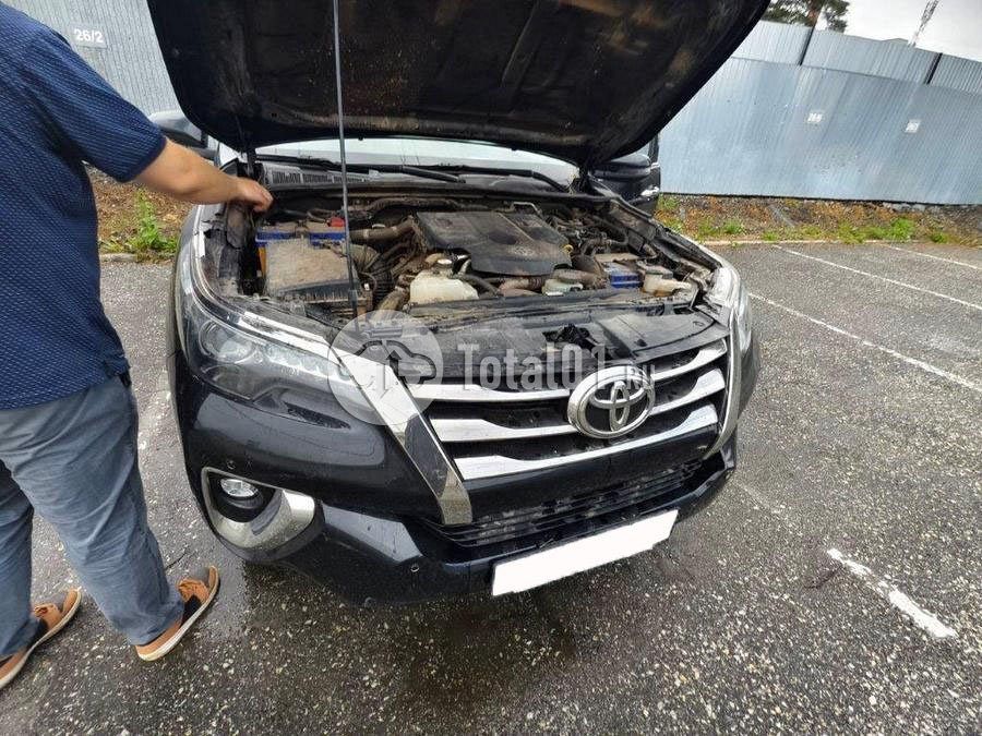 Фото Toyota Fortuner 40