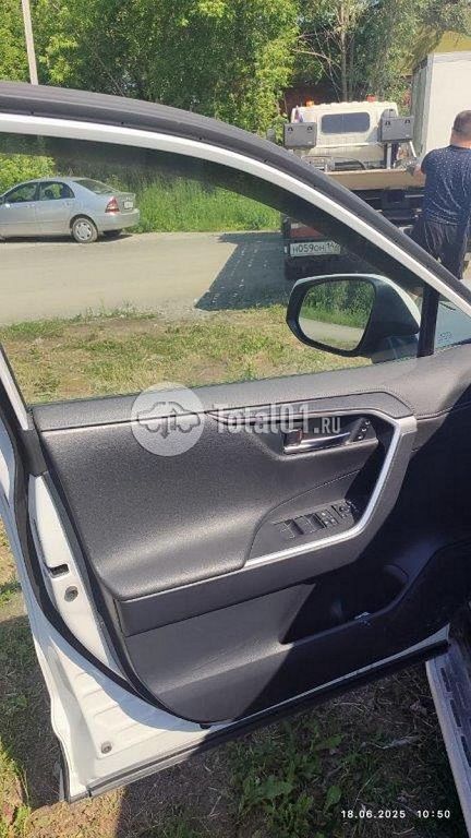Фото Toyota RAV4 26