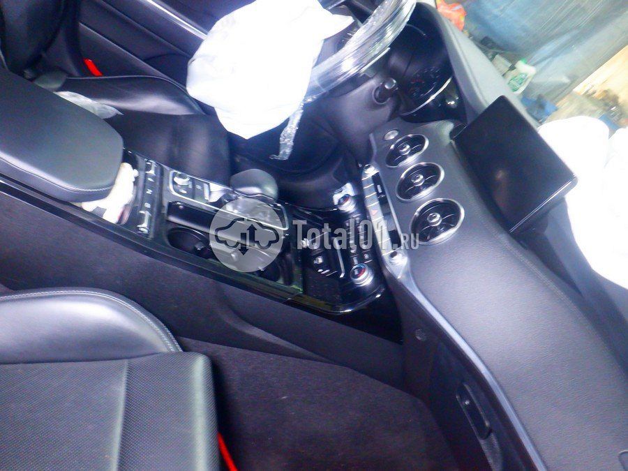 Фото KIA Stinger 24