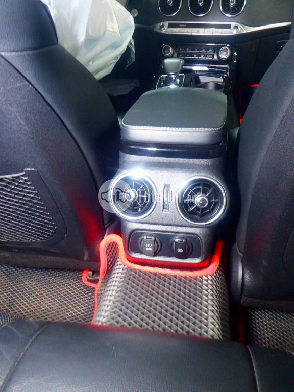 Фото KIA Stinger 44