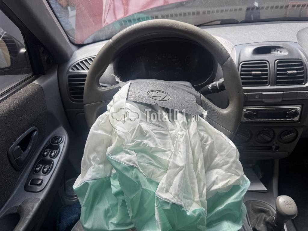 Фото Hyundai Accent 24