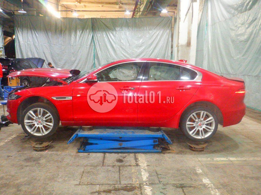 Фото Jaguar XE 2