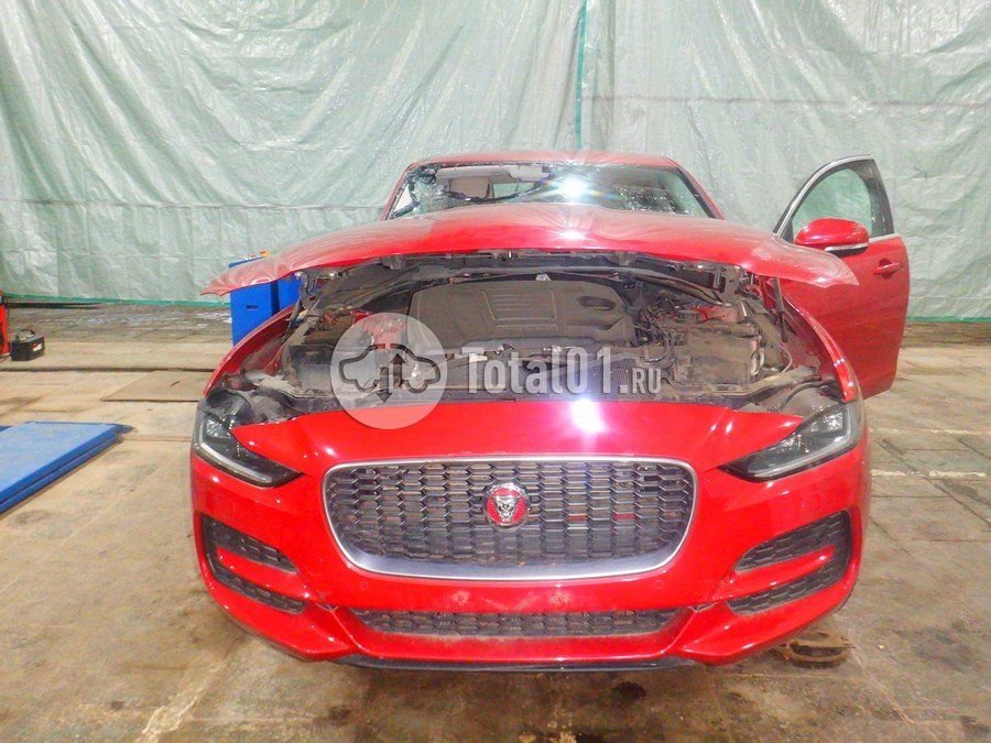 Фото Jaguar XE 4