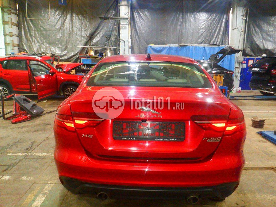 Фото Jaguar XE 8