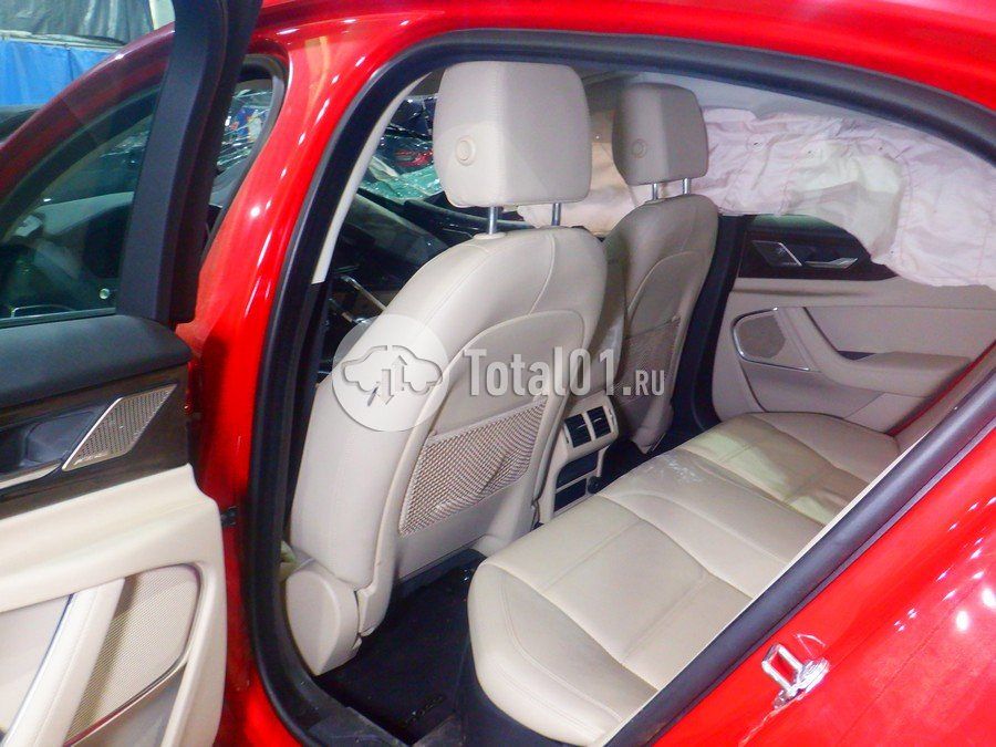 Фото Jaguar XE 46