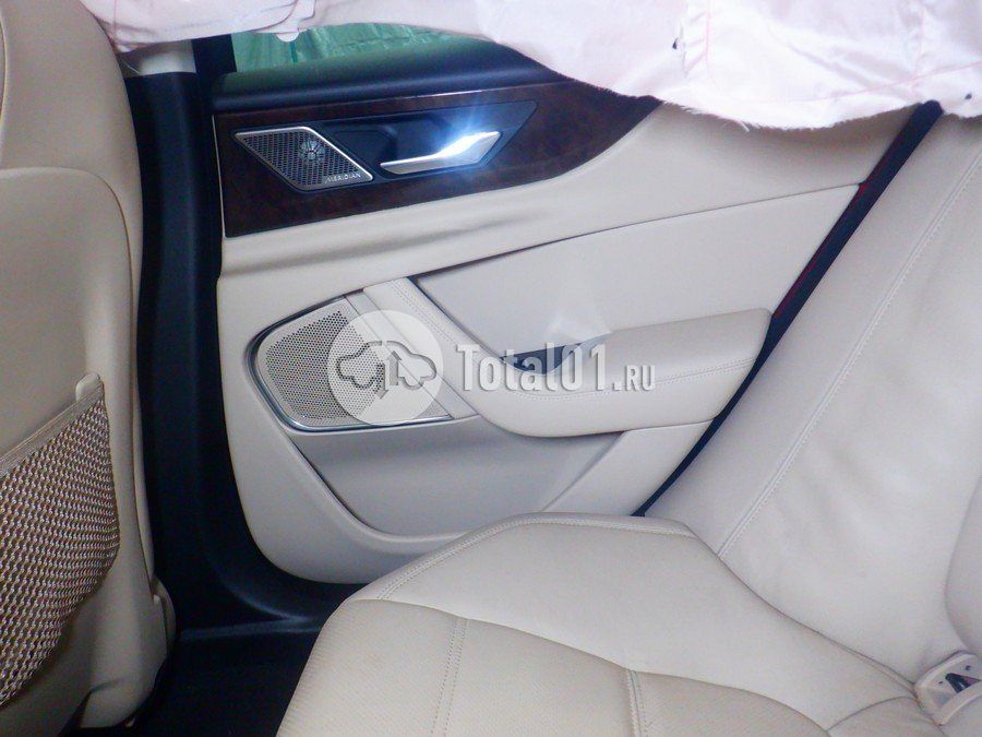 Фото Jaguar XE 64