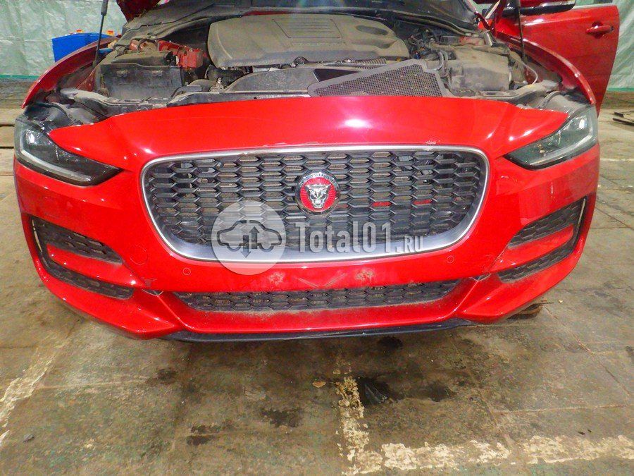Фото Jaguar XE 100