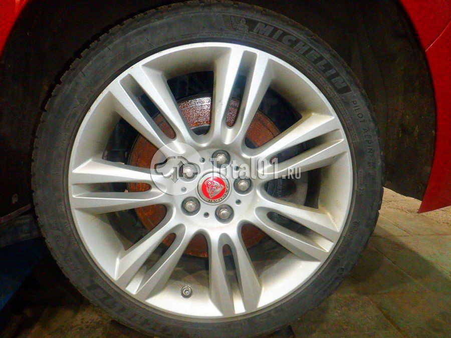 Фото Jaguar XE 160