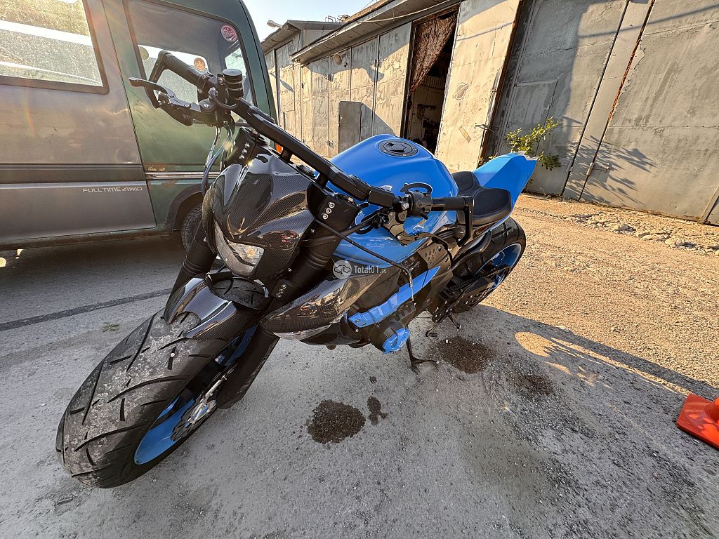 Фото Honda CBR1100XX 4