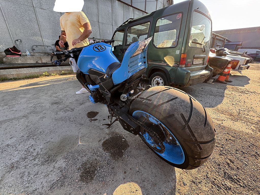 Фото Honda CBR1100XX 6