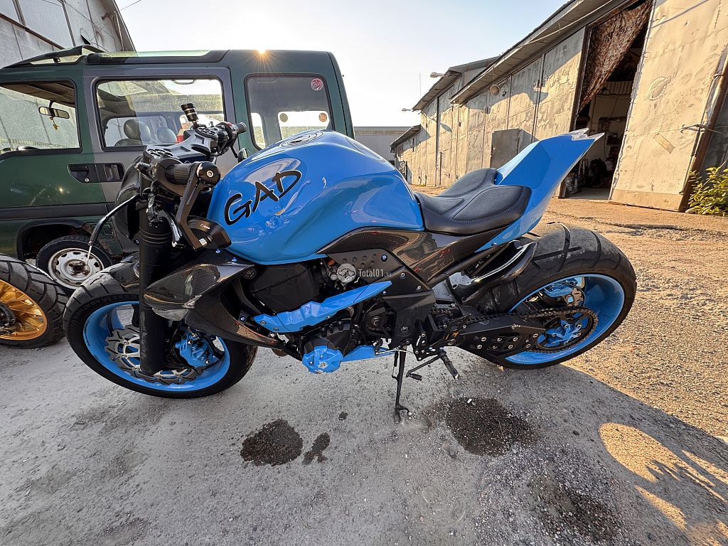 Фото Honda CBR1100XX 10