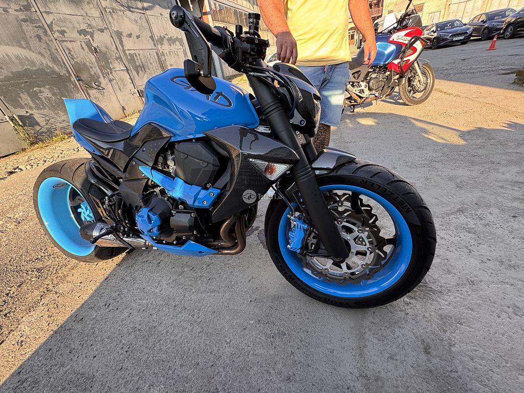 Фото Honda CBR1100XX 12