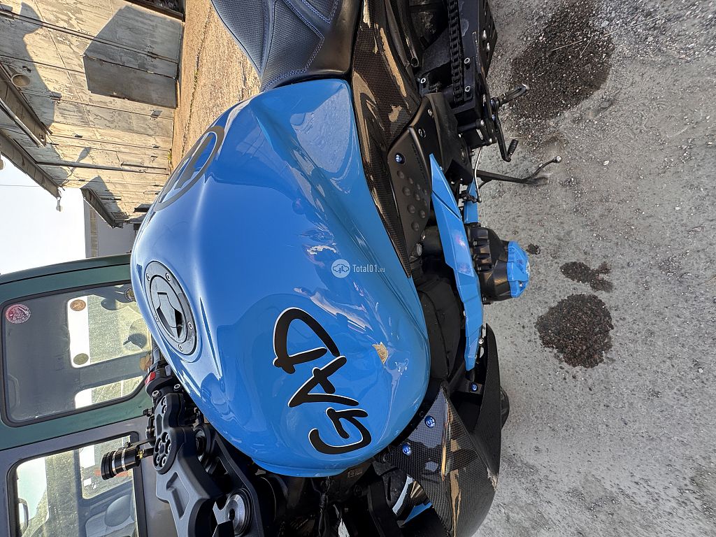Фото Honda CBR1100XX 28