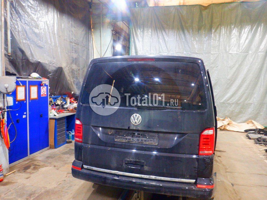 Фото Volkswagen Multivan 10