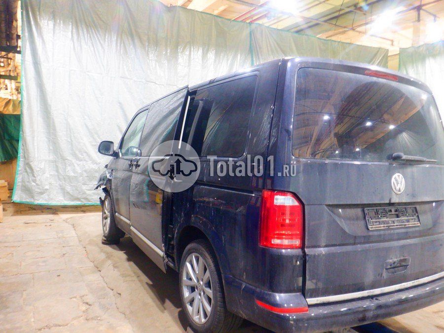 Фото Volkswagen Multivan 14
