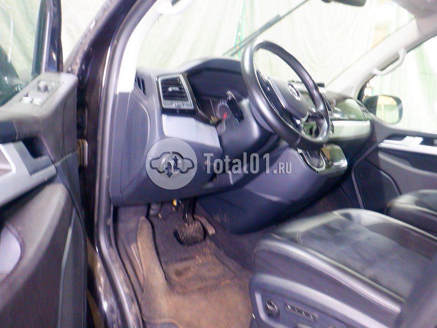 Фото Volkswagen Multivan 26