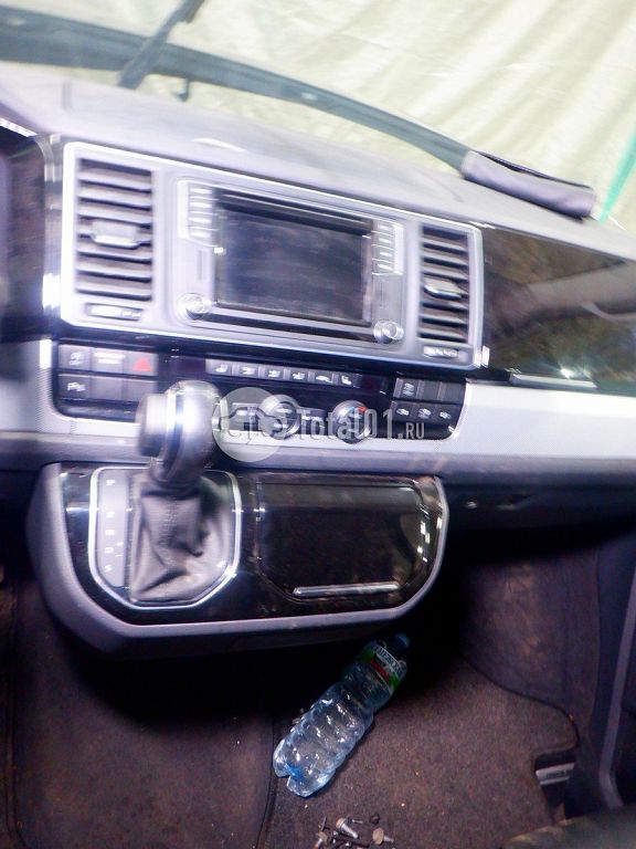 Фото Volkswagen Multivan 36