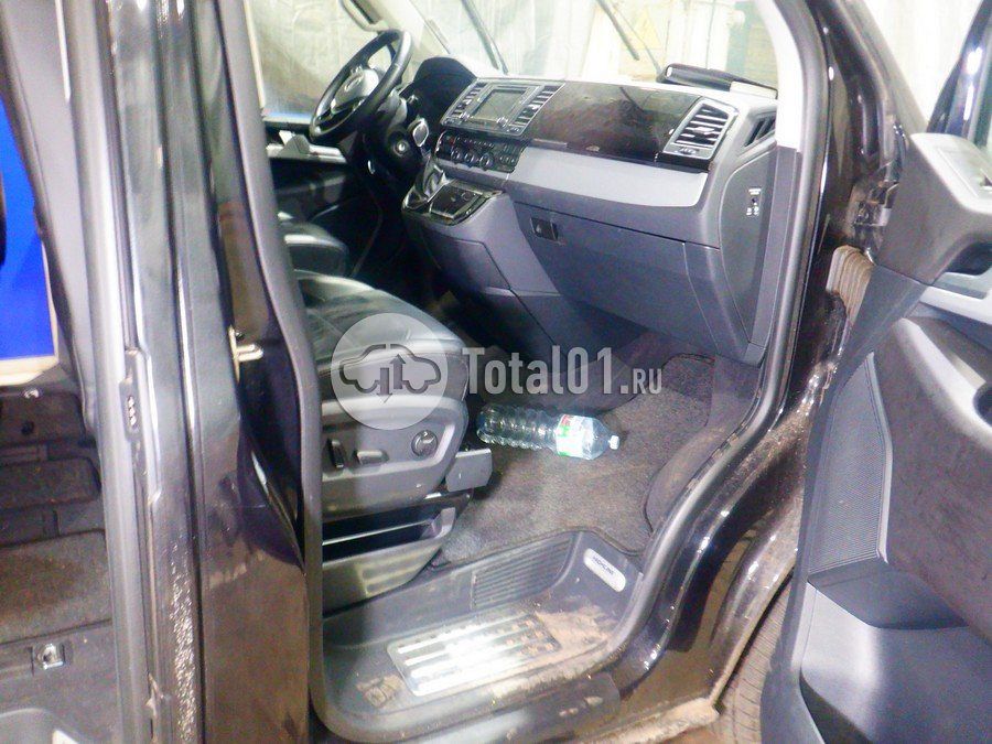 Фото Volkswagen Multivan 96