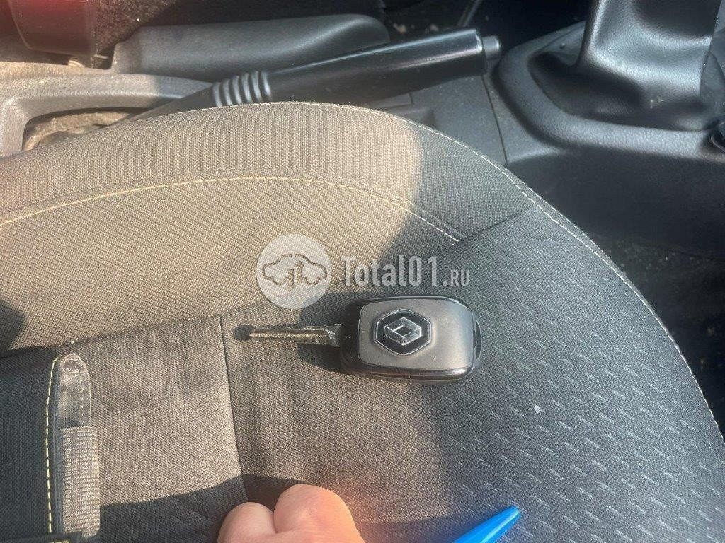 Фото Renault Logan 8