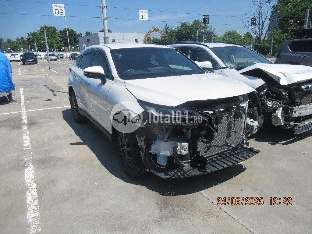 Фото Toyota Harrier 4