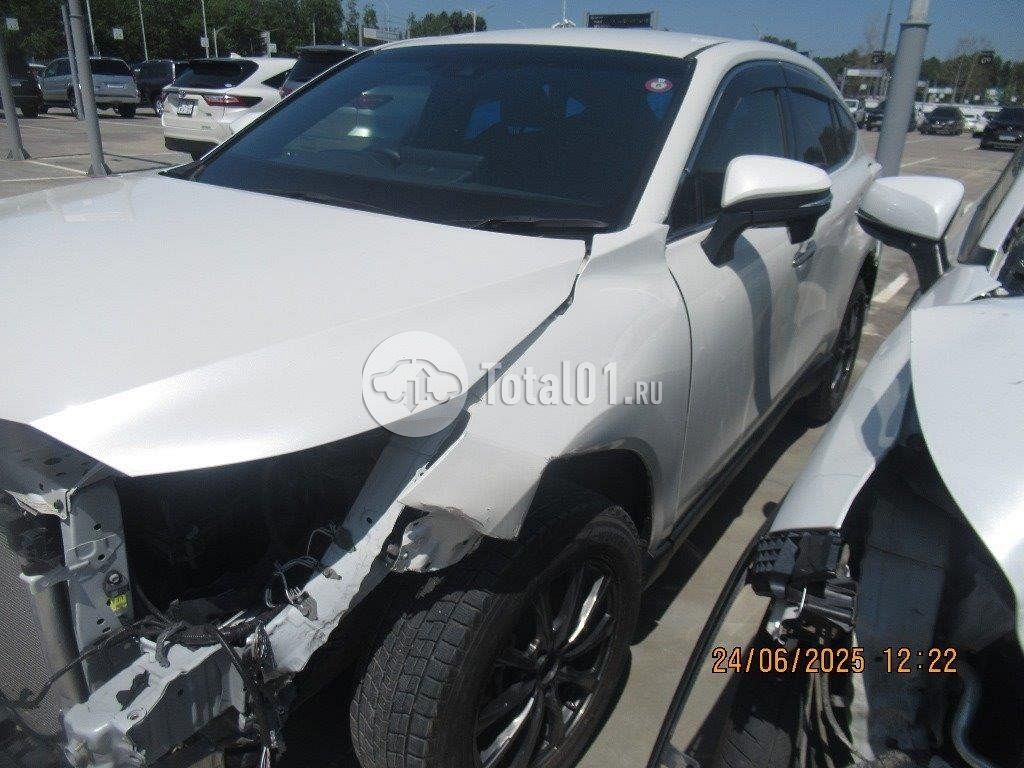 Фото Toyota Harrier 8