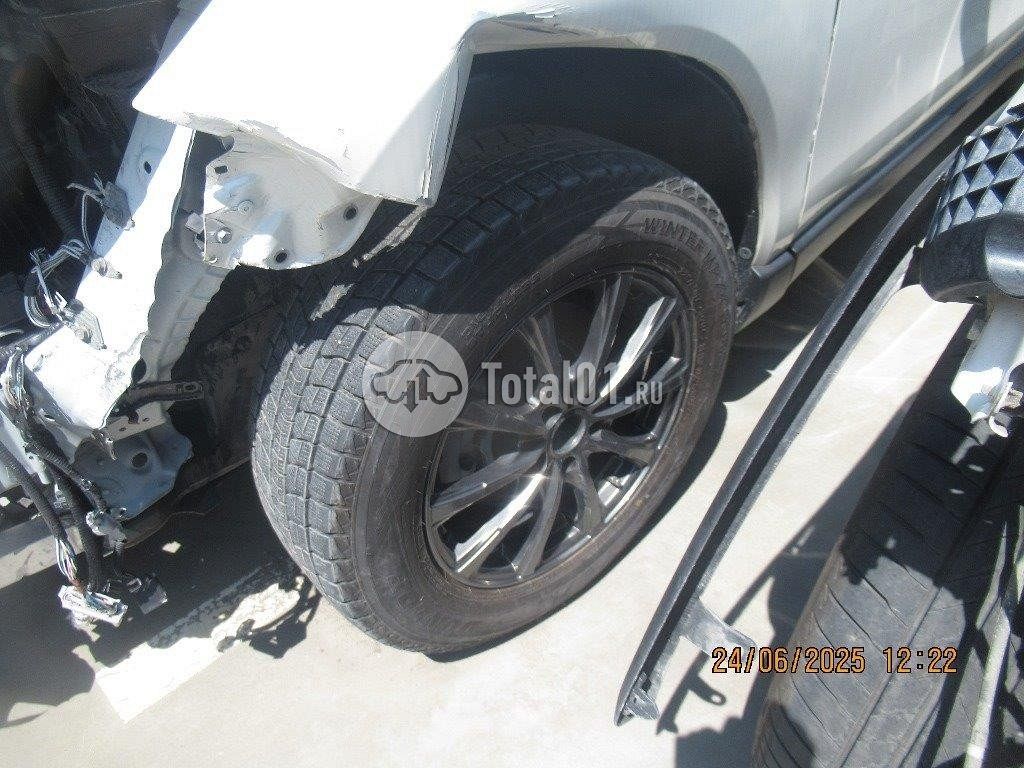 Фото Toyota Harrier 14