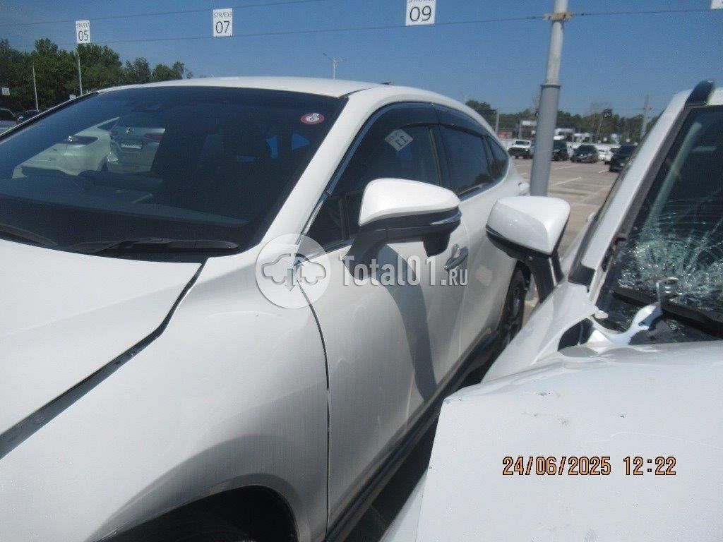 Фото Toyota Harrier 18