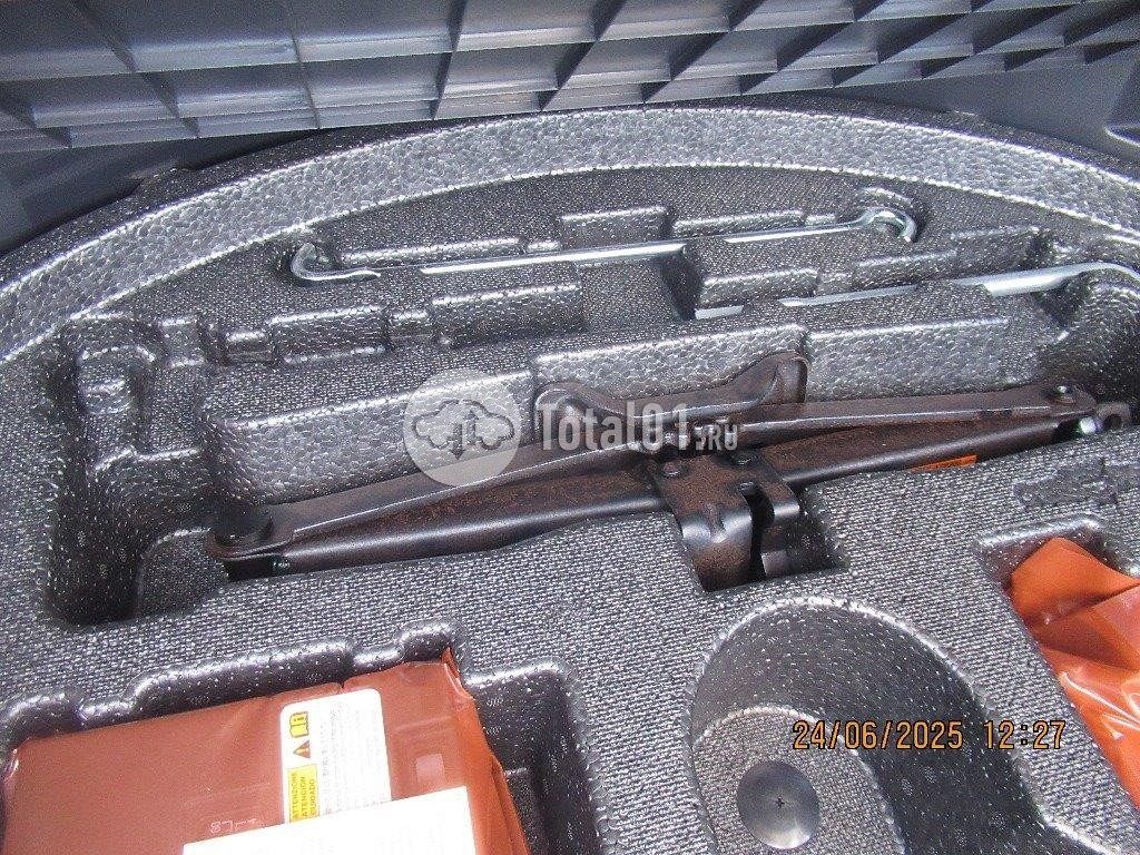 Фото Toyota Harrier 140