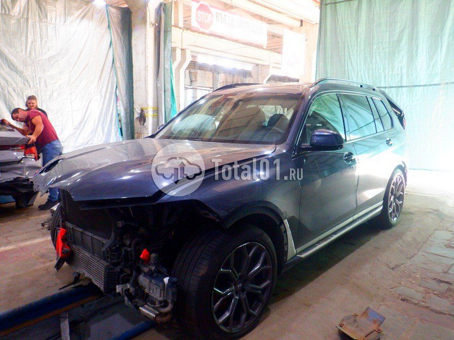 Фото BMW X7 4