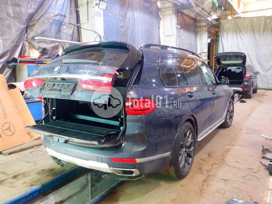 Фото BMW X7 10
