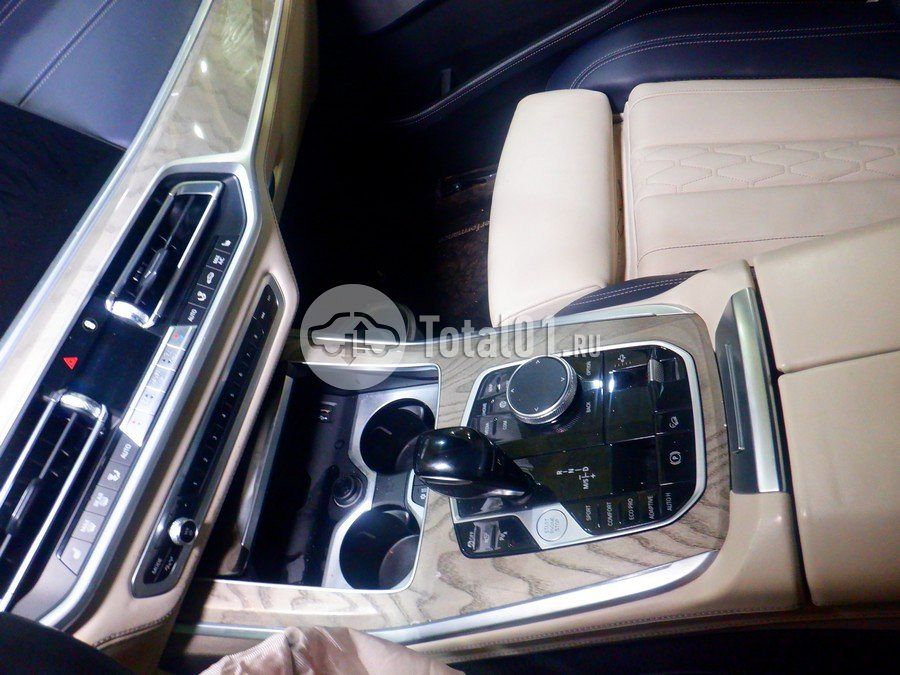 Фото BMW X7 36