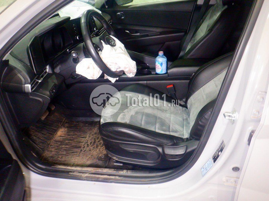 Фото Hyundai Elantra 26