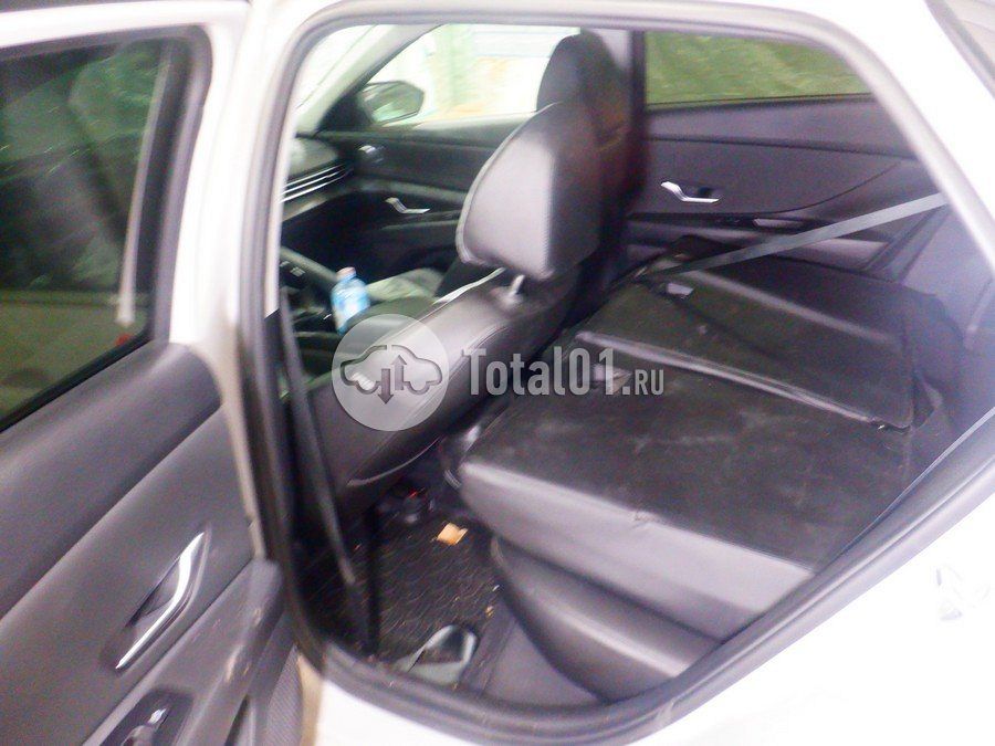 Фото Hyundai Elantra 46