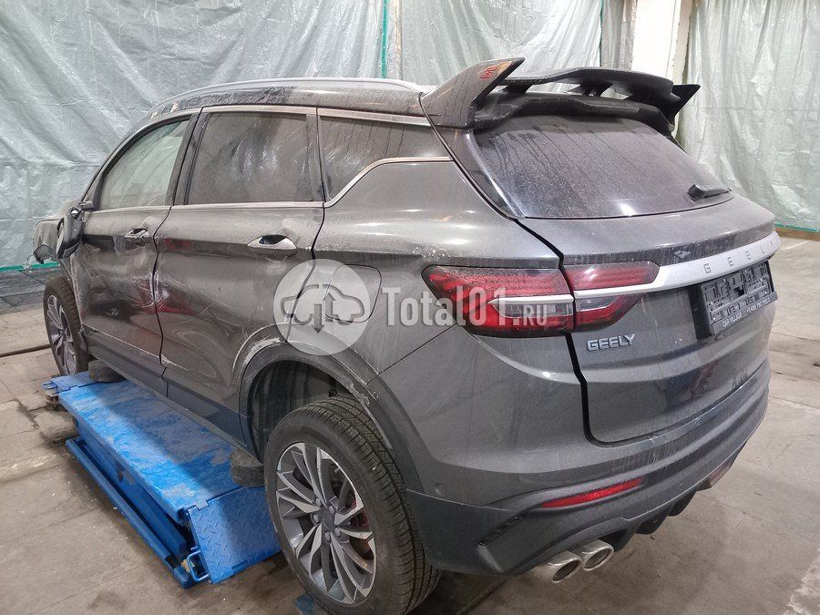 Фото Geely Coolray 14