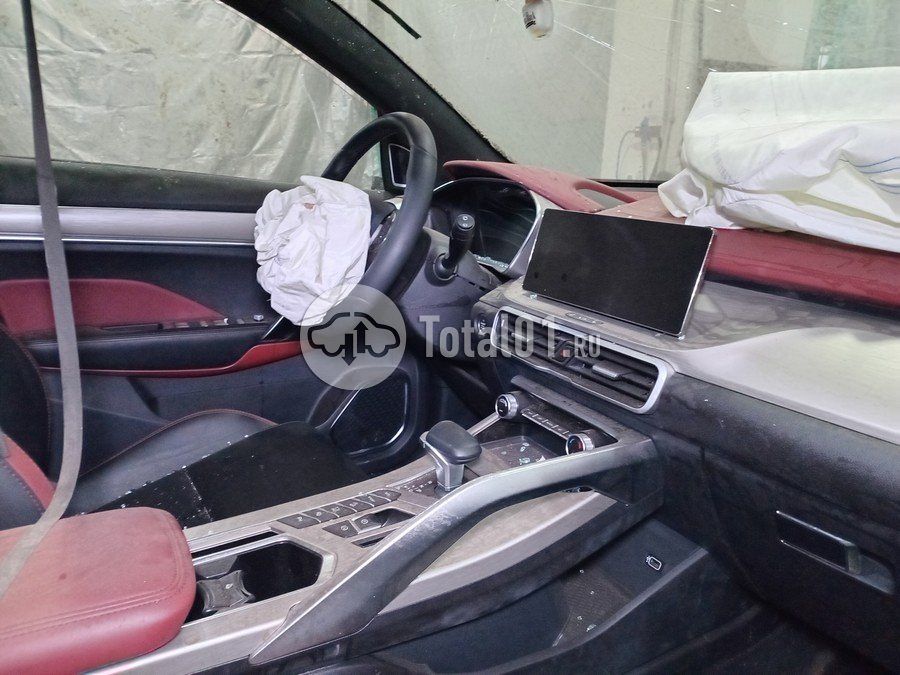 Фото Geely Coolray 34