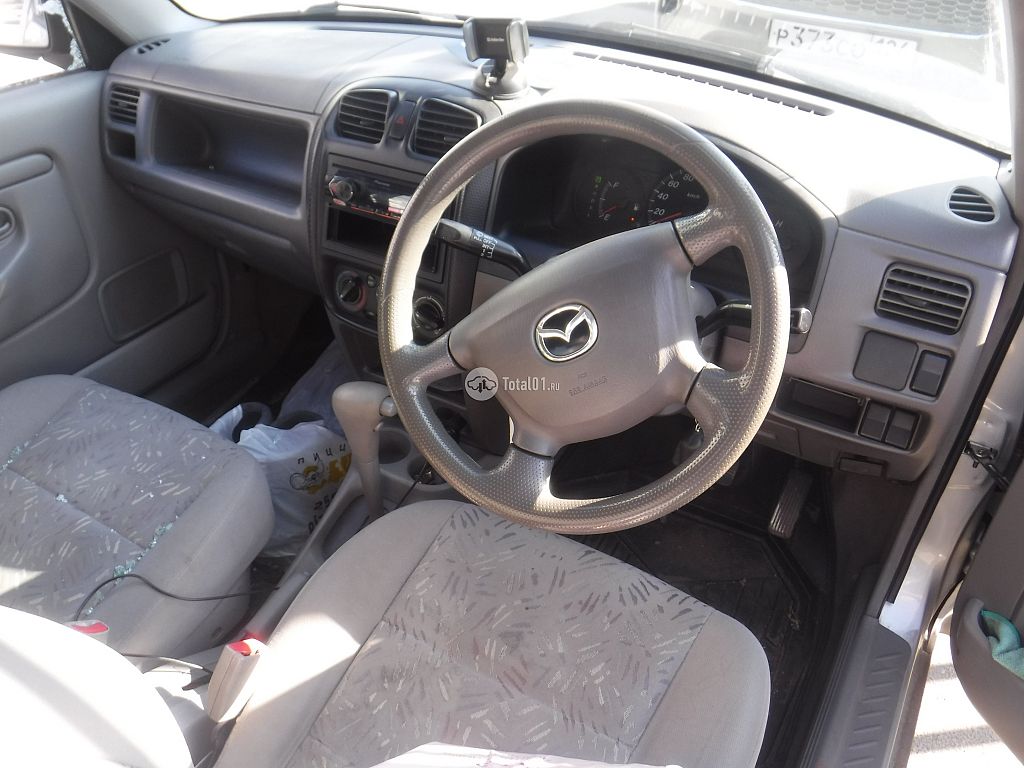 Фото Mazda Demio 12
