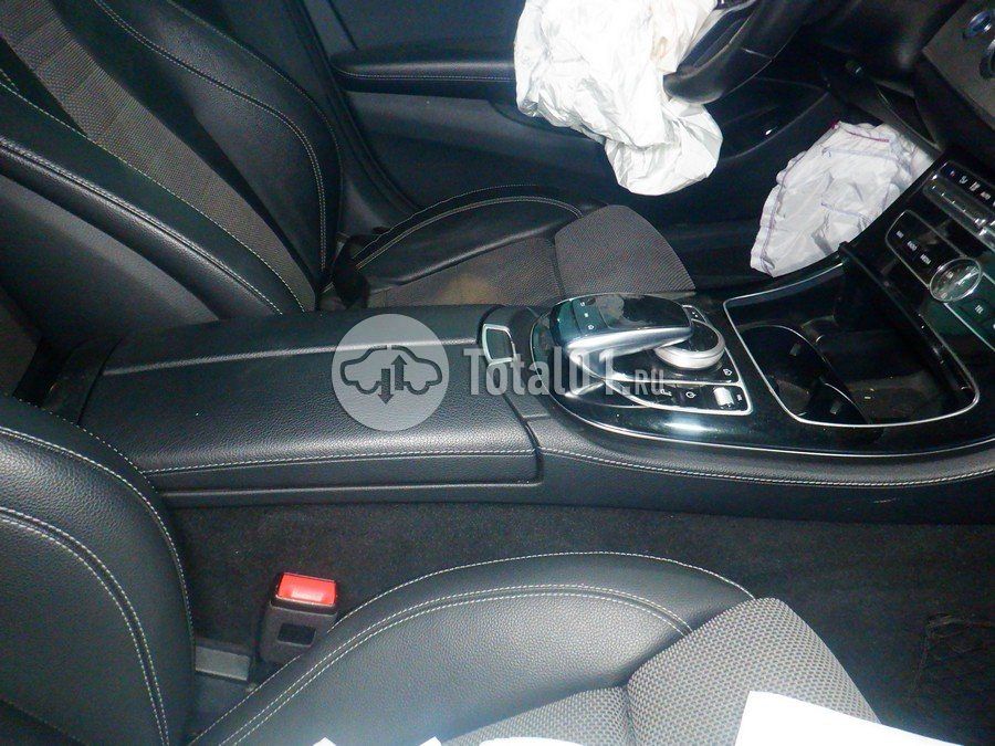 Фото Mercedes-Benz E220 38