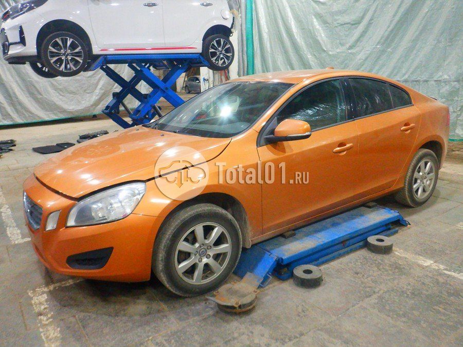 Фото Volvo S60 14
