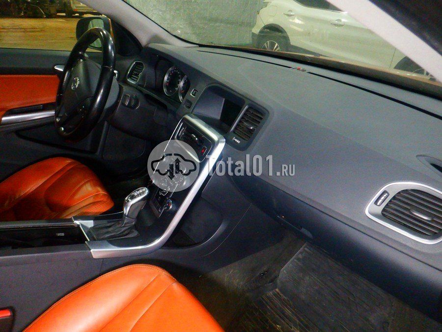 Фото Volvo S60 32
