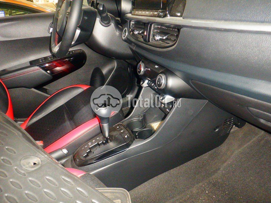 Фото KIA Picanto 38