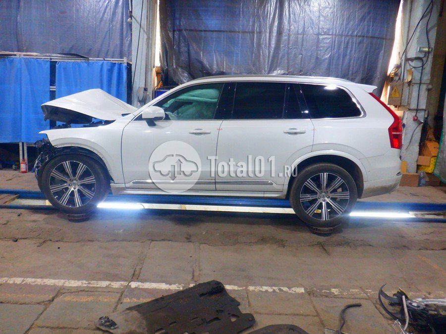 Фото Volvo XC90 10