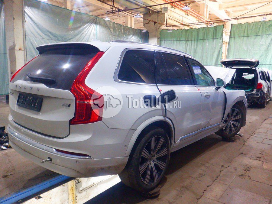 Фото Volvo XC90 14