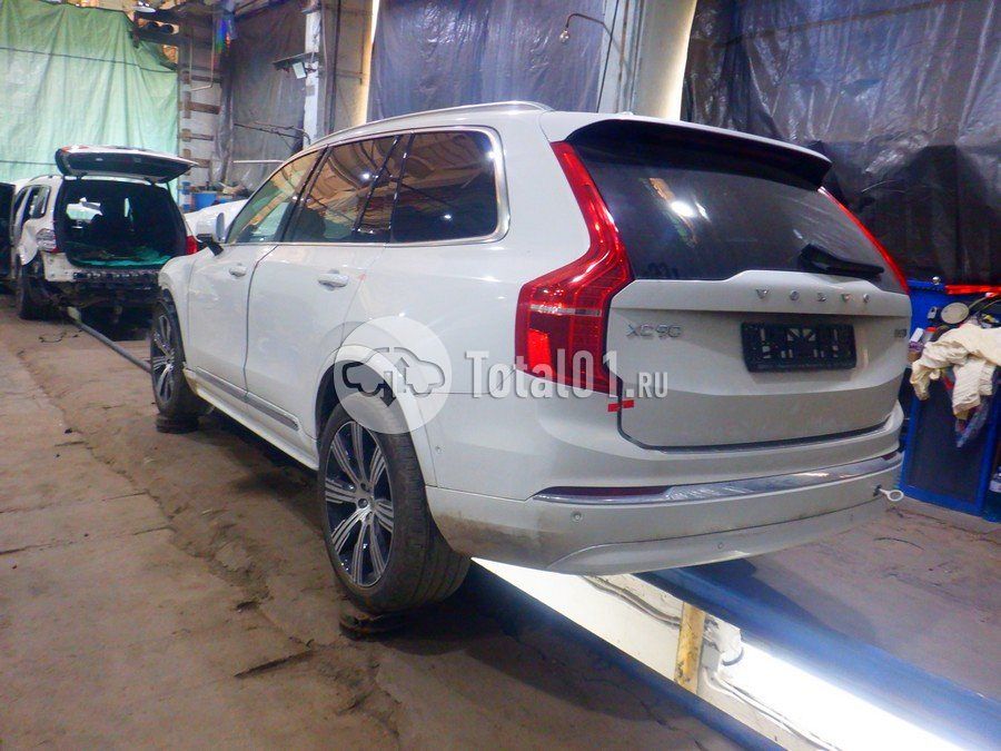 Фото Volvo XC90 16