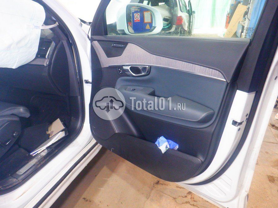 Фото Volvo XC90 22