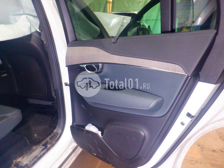 Фото Volvo XC90 44