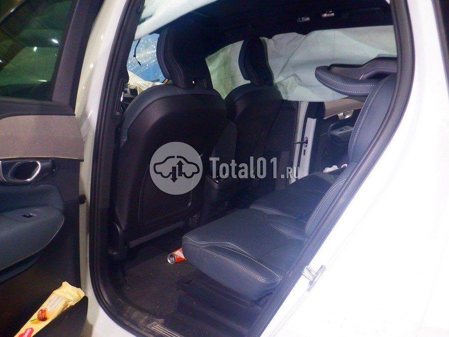 Фото Volvo XC90 94