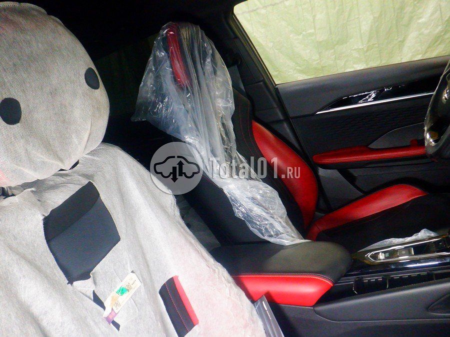 Фото Geely Coolray 32