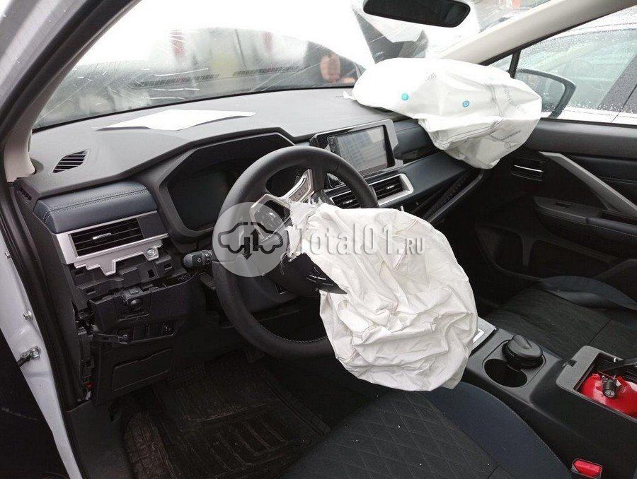 Фото Mitsubishi Xpander 140