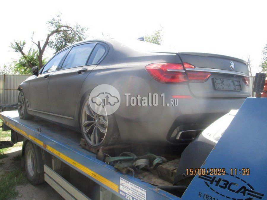 Фото BMW M7 6