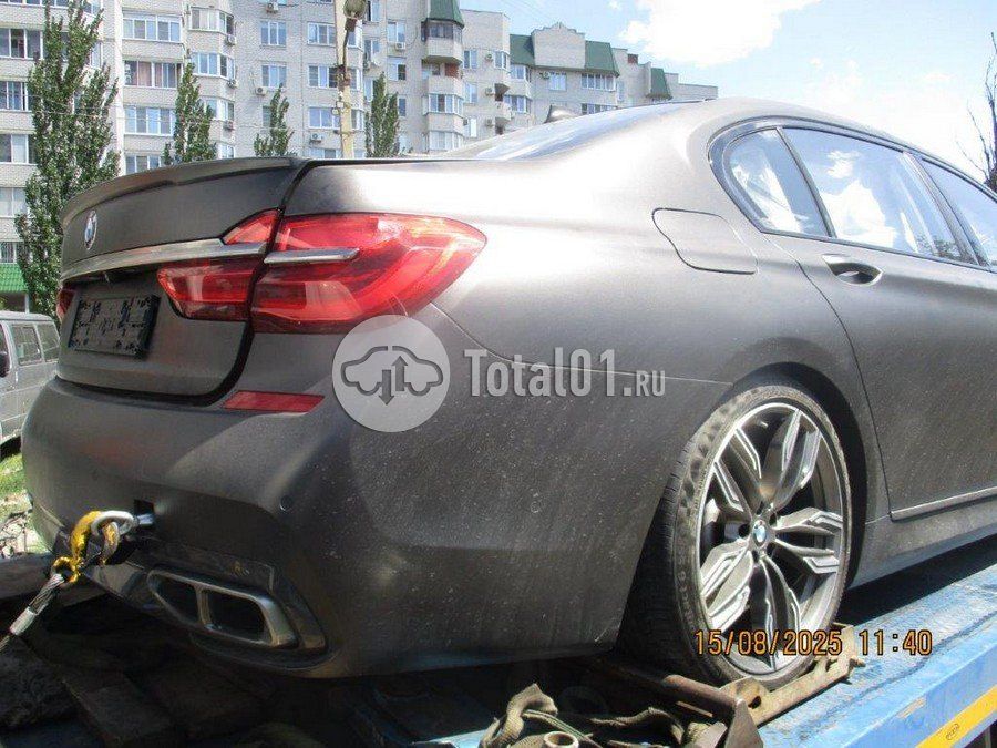 Фото BMW M7 8